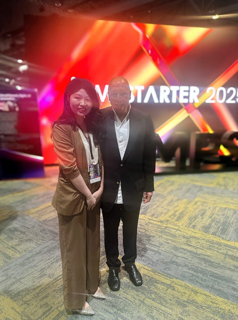 “兰桂坊之父” 盛智文（右）与虹科CEO陈秋苑 （左）