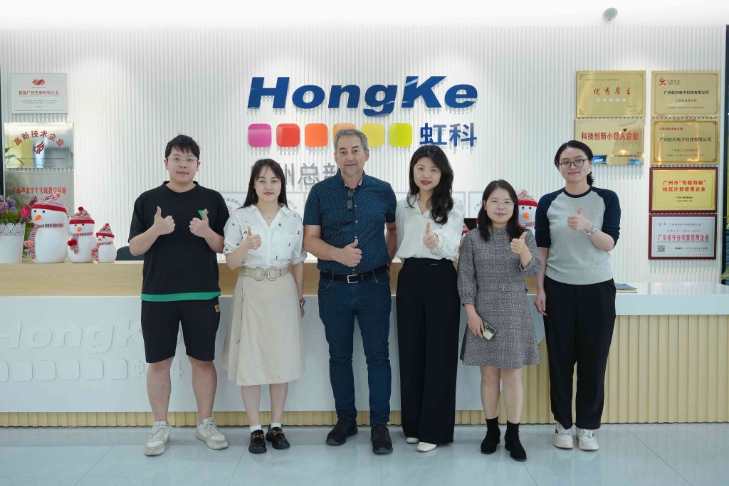 MSR销售经理Erwin与虹科团队合影