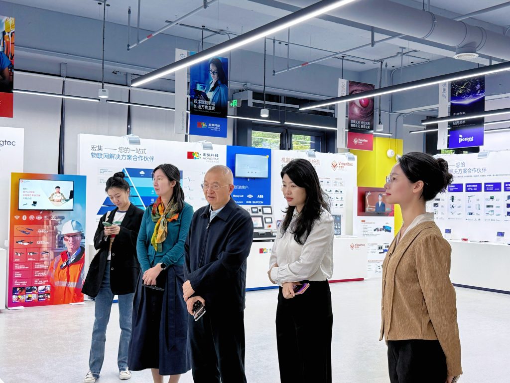 李善民教授一行参观虹科展厅（4�? class=